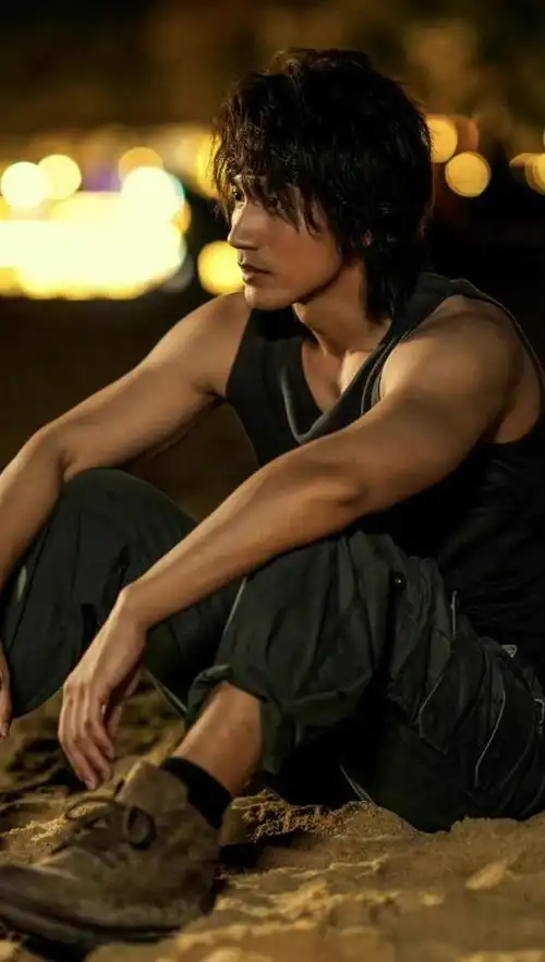 热播中,导游说言承旭在拍戏时一直吃水煮菜,太自律了吧,难怪腹肌这么