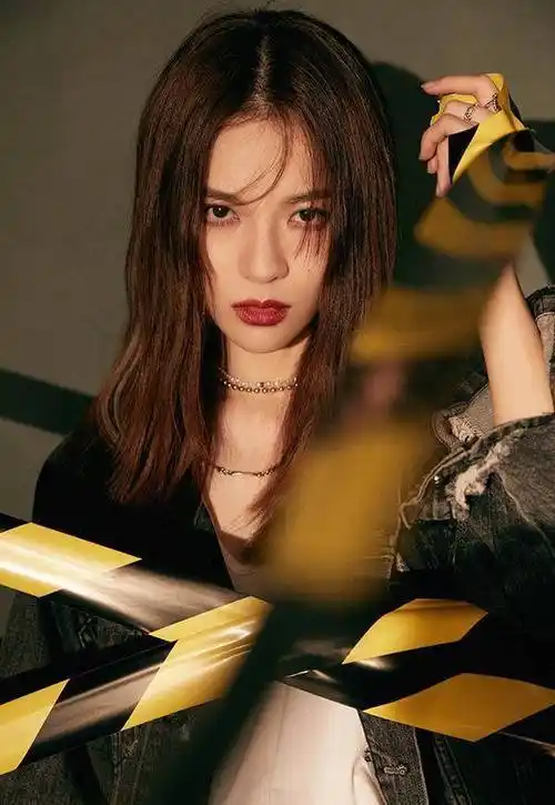 有一种"高级脸"叫钟楚曦,男人喜欢她的冷艳,女人喜欢她的穿衣-第12张