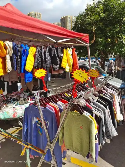 今年大多数人都觉得很难,所以摆摊成了一部分创业人的首选 - 抖音