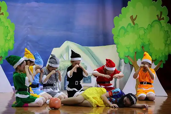 海陵区举办小学英语情景剧比赛