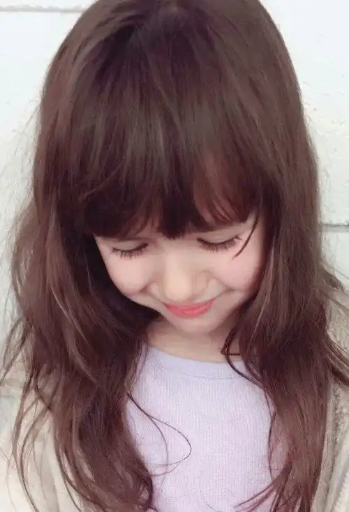 女童头发少适合什么发型 漂亮可爱的小女孩长发图片