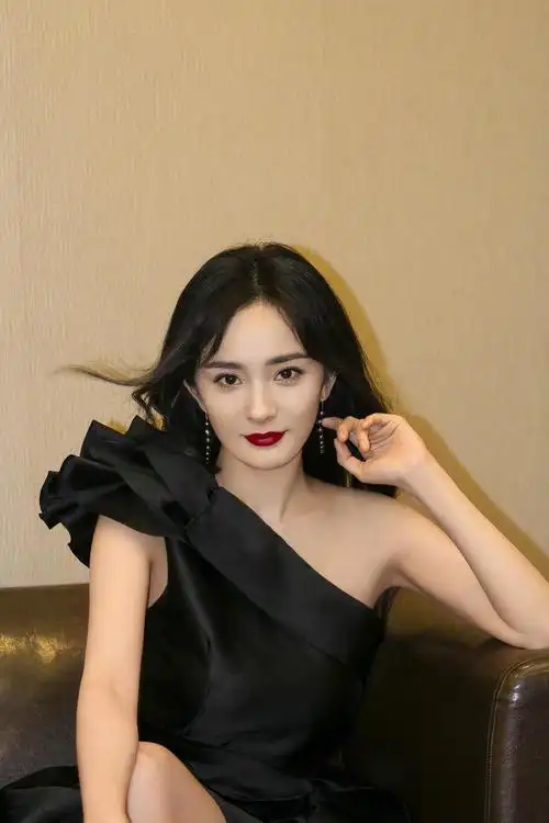 杨幂北京现代发布会新图!绝美!