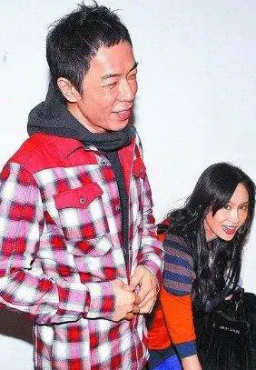 朱茵爱自由无结婚打算 黄贯中称想生小孩才领证