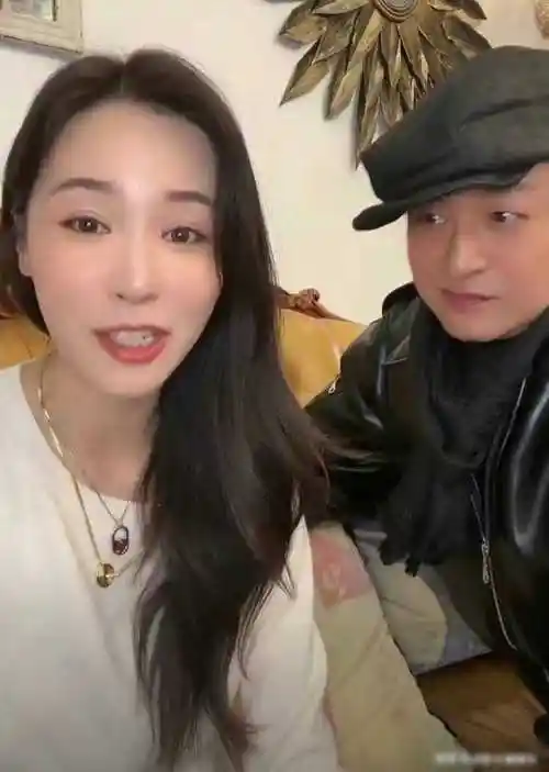 离婚七年,马景涛首次与前妻同框为儿庆生,一家四口画面温馨