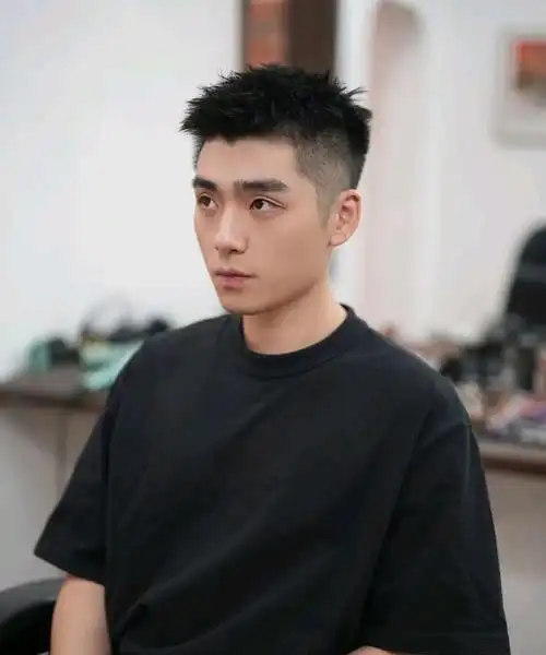 超短寸头,前刺头,狼尾头和微分碎盖头,你认为哪一种最帅气|发型|脸型