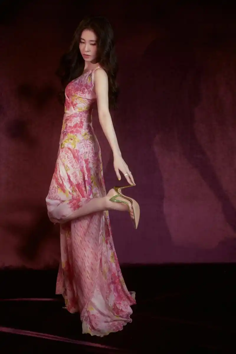 张碧晨 透明高跟鞋