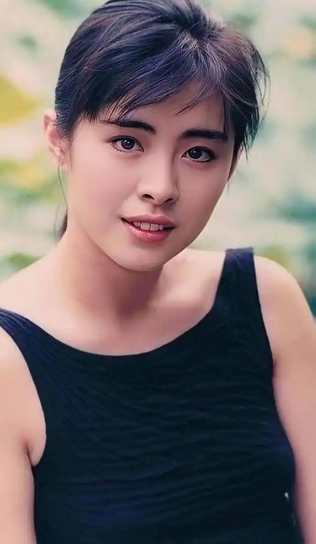 王祖贤年轻时有多美? 早期的香港美女如云,没有滤镜和浓妆艳抹.