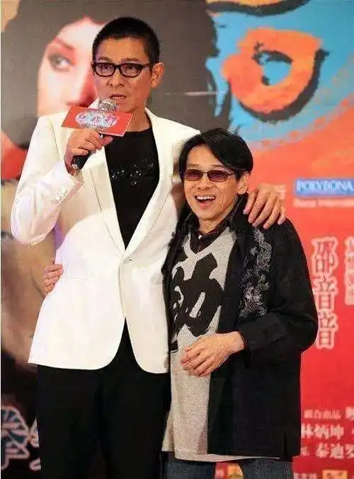 他不仅受刘德华尊敬,诸如成龙,向华强等圈内实力大腕级明星都敬泰迪