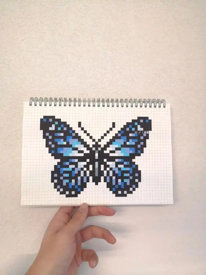 像素画:03蝴蝶.感觉要飞出来了03 网格本:b5 #蝴蝶  - 抖音