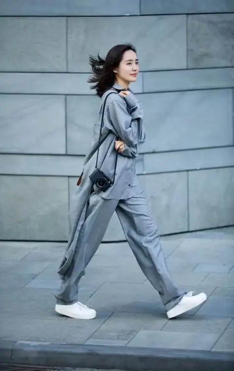 心理学家:一个人的走路姿势,暴露了你的性格