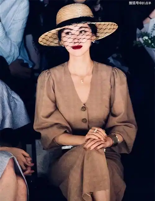 曾和国外顶级富豪谈恋爱的朱珠:并非笨蛋,而是野心勃勃的花瓶?