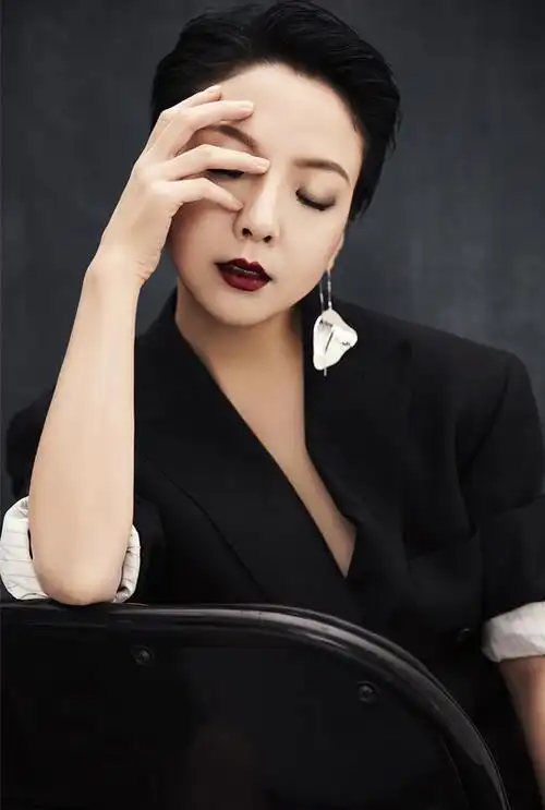 王韵壹5月13举行爵士乐派对观众要cos电影造型