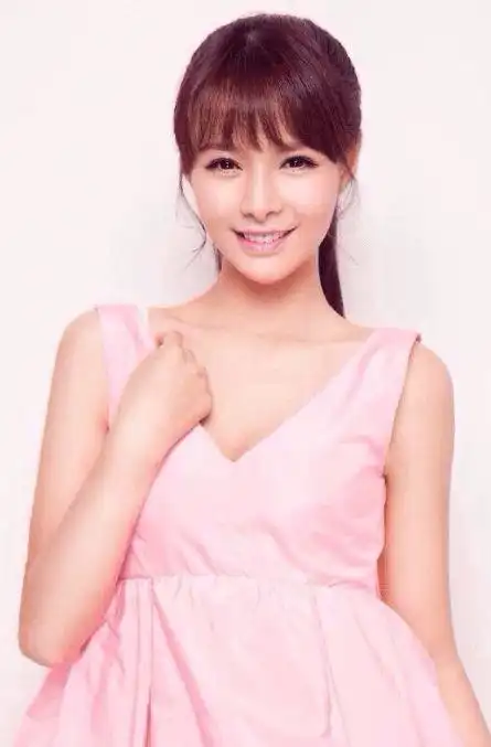 曾是小黑妞如今精致的像瓷娃娃沈梦辰为何越来越美