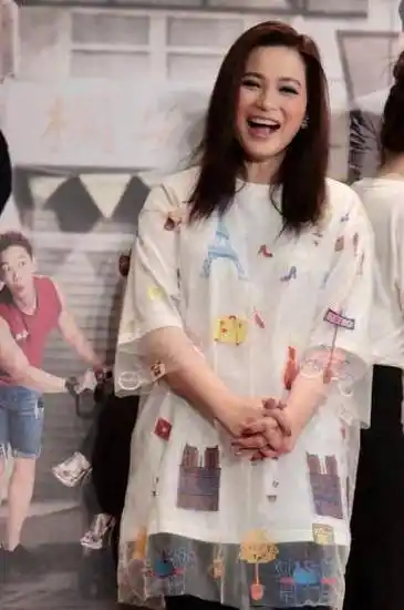 为了能够养活自己,迫不得已的樊亦敏只好去街头做一些卖鱼的小生意.