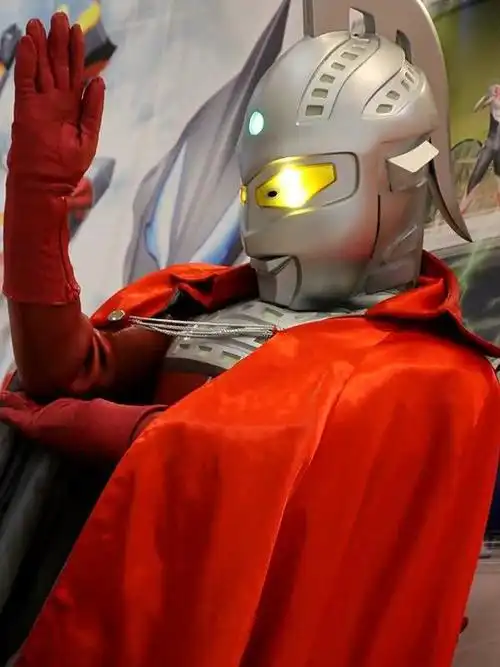 西兰花 奥特曼现场高清趣图:穿上奥特披风的赛文,帅到炸裂了!