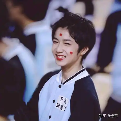 有没有刘耀文笑的特别开心灿烂的图