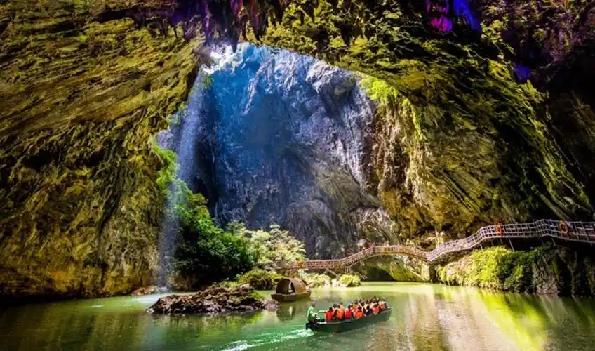 暑期广东周边游英德洞天仙境探秘峰林小镇坐小火车游莲湖