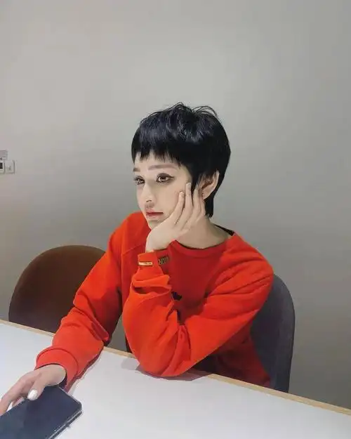 狗啃短发这个发型真的不错