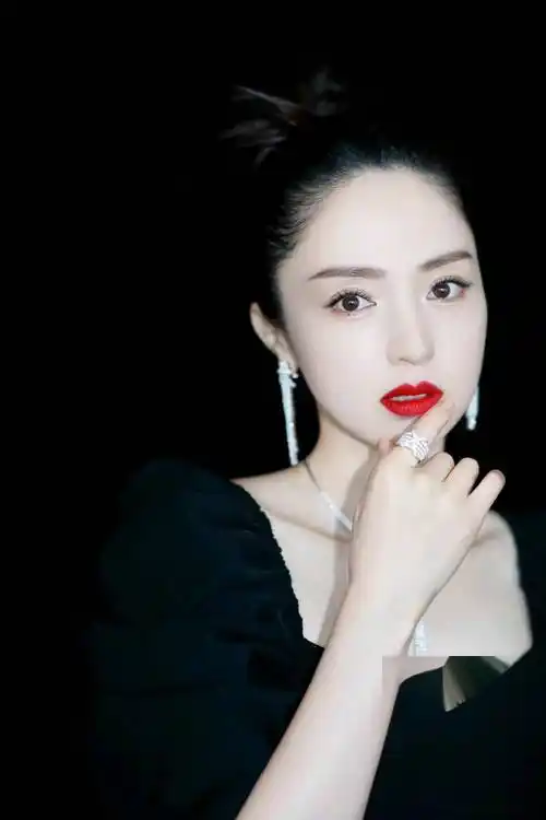 董璇,内娱第一美女的写真,美貌与魅力并存,不接受反驳,这谁顶得住!