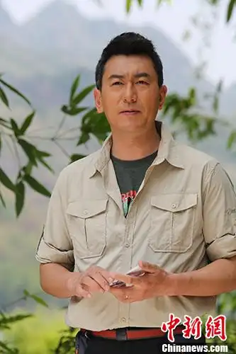 鲁健称电视节目走向简单娱乐化 呼吁传递人文价值