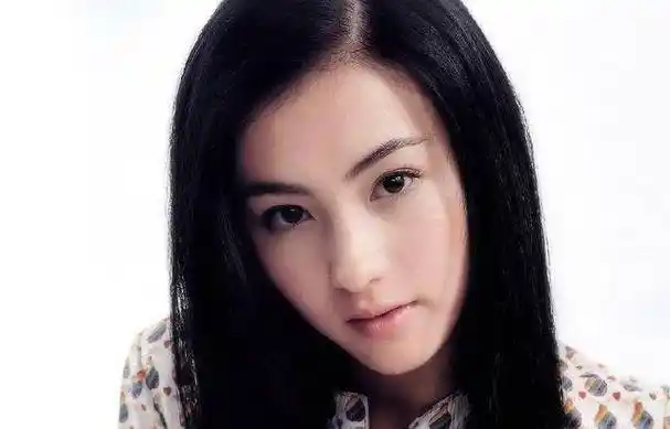 正是因为她摊上这样一个老爹,让张柏芝苦不堪言