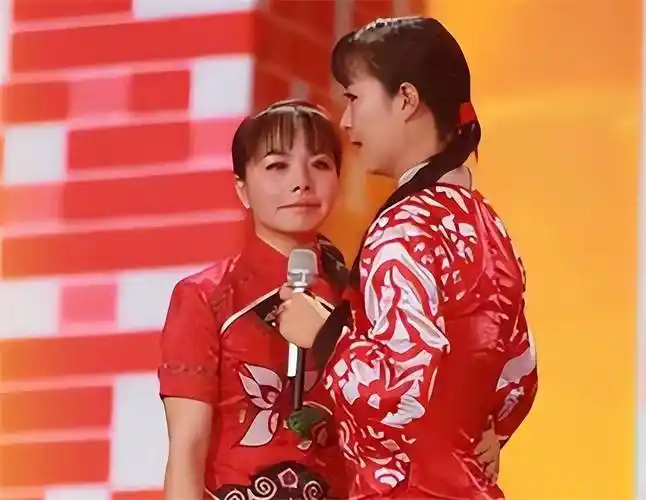 王小妮,被姐姐王二妮带进圈,气质有加_音乐节_陕北_延安