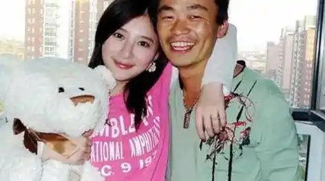 这5位丑角翻身的影帝其貌不扬却福气不浅个个爱情精彩