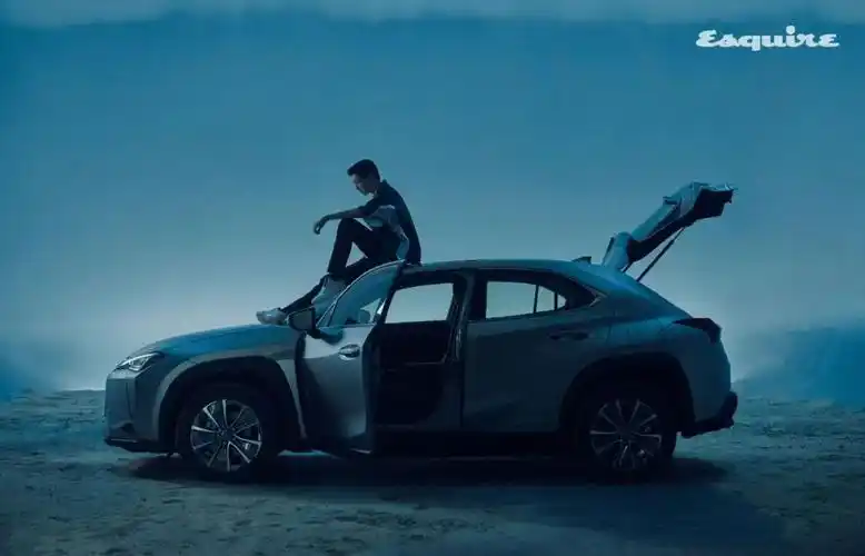 封面人物王俊凯平行时空中的弱冠少年