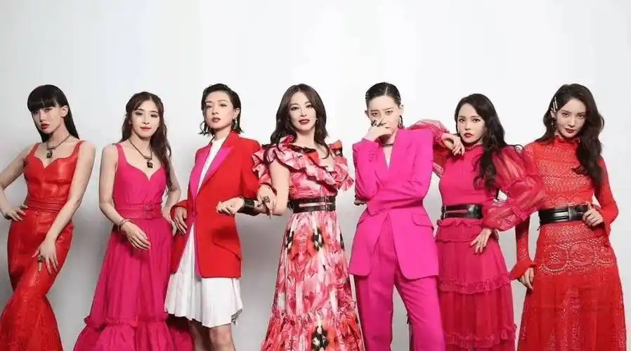 《浪姐》万茜的舞台比喻,过于人间清醒,李斯丹妮却觉得太沉重