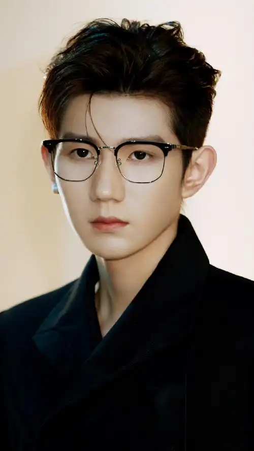 被王源戴眼镜帅晕#帕莎眼镜品牌代言人王源