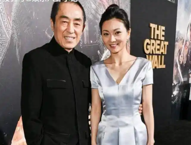 近日,张艺谋也是晒出全家合照,可以看出69岁的张艺谋虽然脸上老态尽显