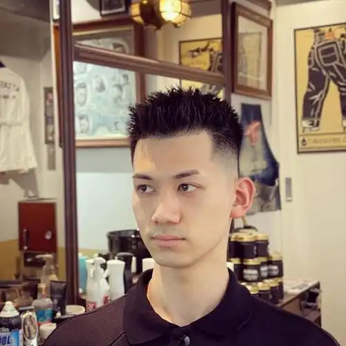 男士发型别乱剪最帅还是周边铲短清爽百变真精神