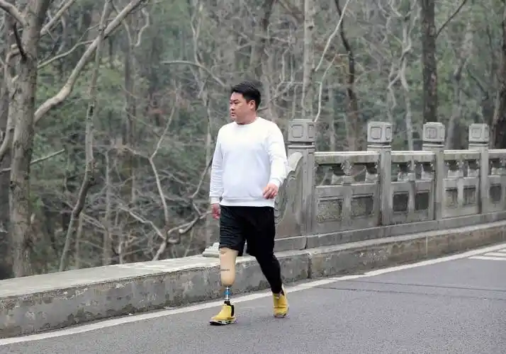 半足假肢多少钱,足截肢患者如何装配半足假肢_大部分_足部_小腿