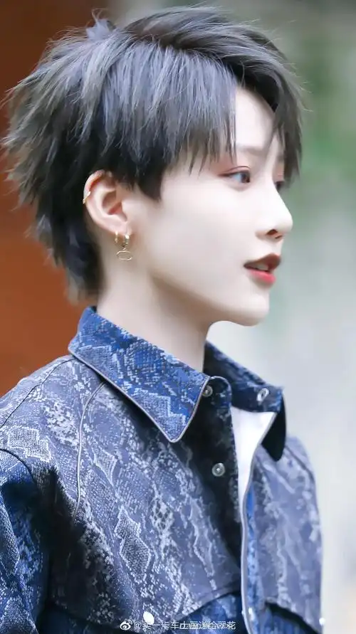 【刘雨昕弹唱】【刘雨昕dior】【刘雨昕封面】【刘.