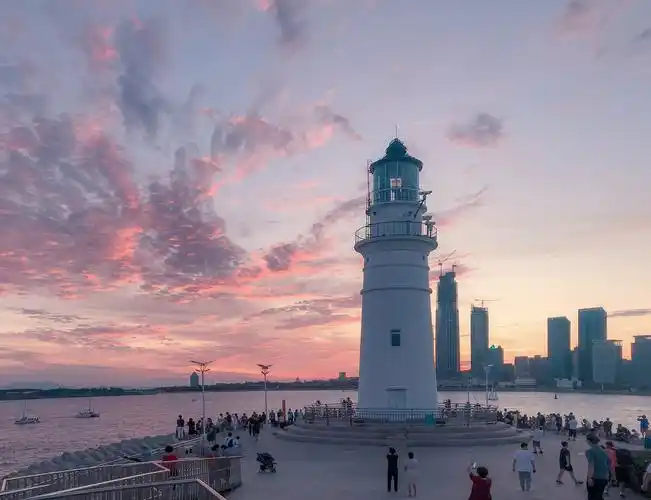 青岛情人坝灯塔