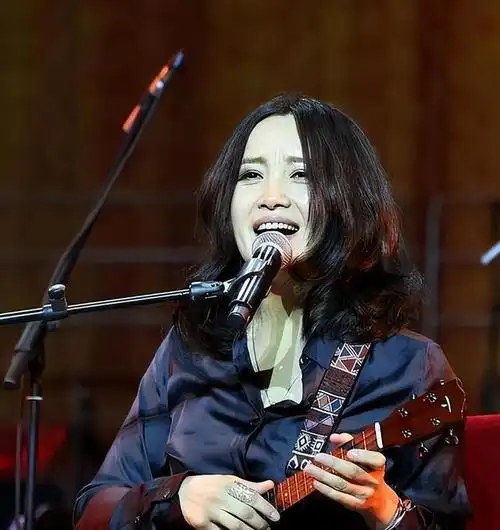 金莎连续四次登上春晚却被恩师骗了感情56岁依旧单身