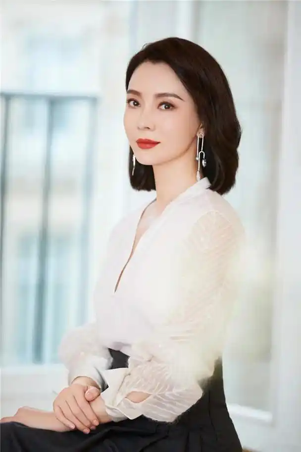 ▎温婉柔和:齐肩短发