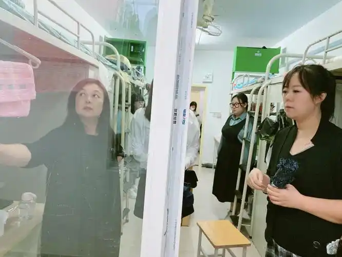 附中顺利开展新生宿舍走访工作