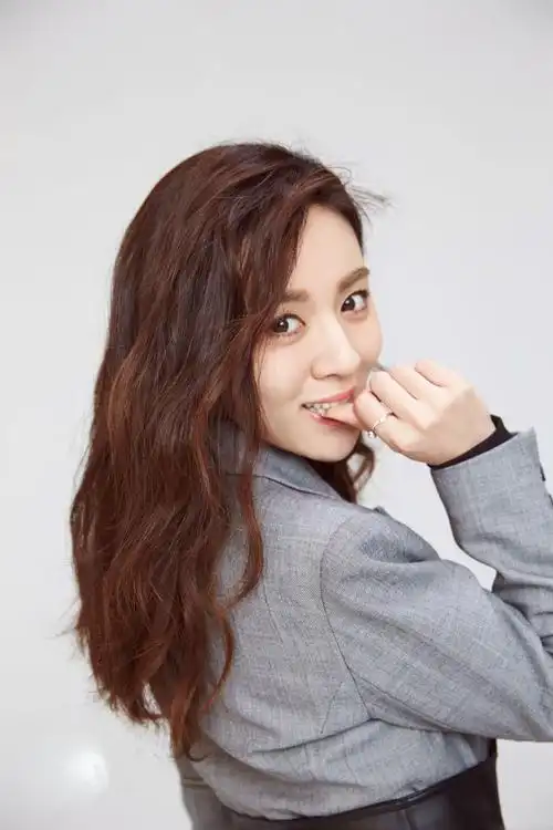 简介:王晓晨时髦个性杂志写真高清图片,分享一组王晓晨图片给大家,图