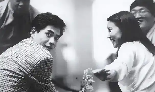 演员陈宝国娶同学赵奎娥结婚40年宠妻如宝成年儿子让他犯愁