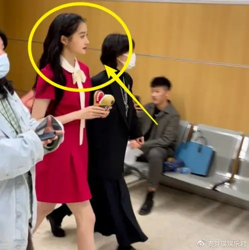 180王俊凯和关晓彤站一起身高差成焦点有无对身高撒谎很显然