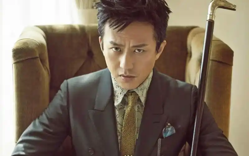 帅哥明星邓超雅痞写真桌面壁纸