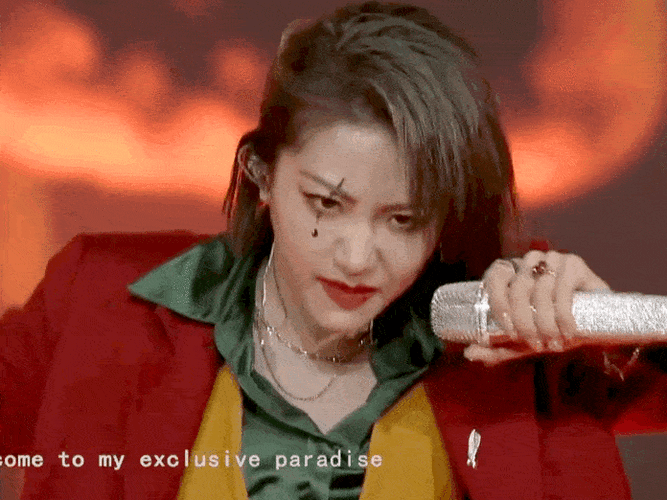 喻言演唱会舞台cos小丑抹去口红片段震惊网友喻言的魅力都体现在哪些