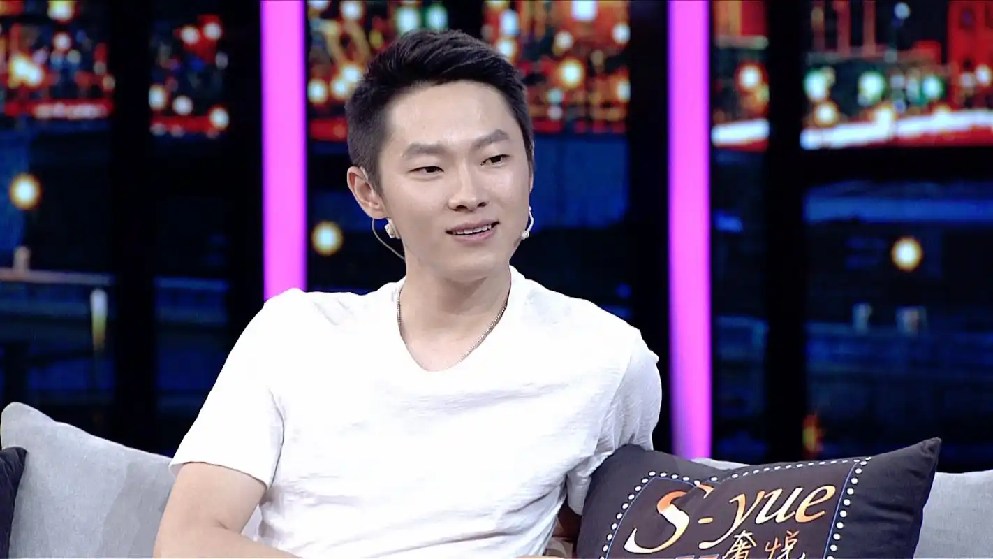 "好声音"冠军梁博访谈首秀 称喜欢像男孩的女孩