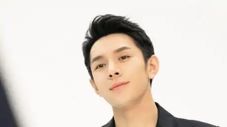 李佳琦披哥路透