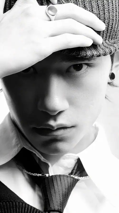 小鲜肉易烊千玺高清手机壁纸_明星_手机壁纸下载_美桌网