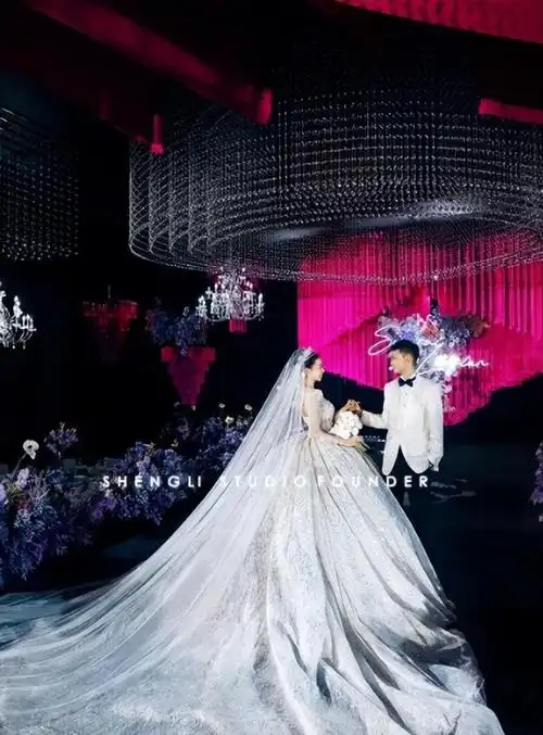 孙茜回甘肃参加弟弟的婚礼素人弟弟颜值出众脸蛋帅气神似李现