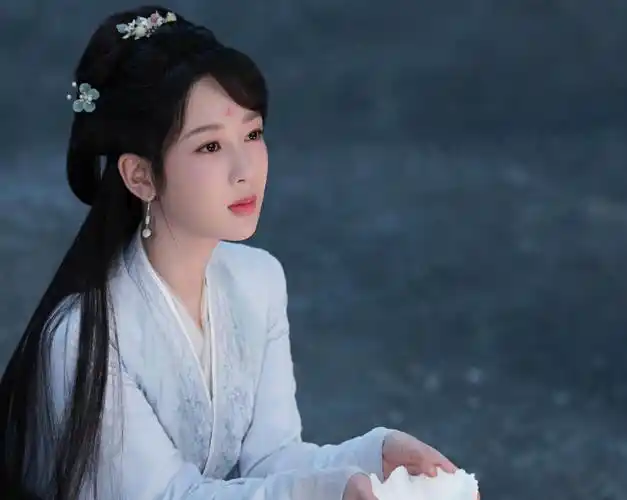 网传杨紫又要接一部大女主古装剧,网友却担心《长相思》第二季