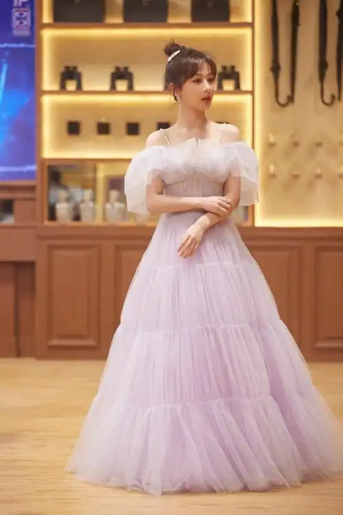请问杨紫这件礼服什么牌的有平替吗好适合生日会穿