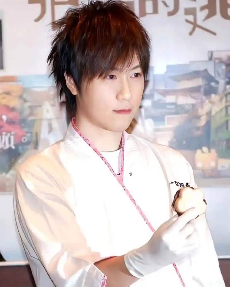 阿信颜值巅峰 好想跨过和他二十年的距离 最近一周真是疯狂入坑 演唱